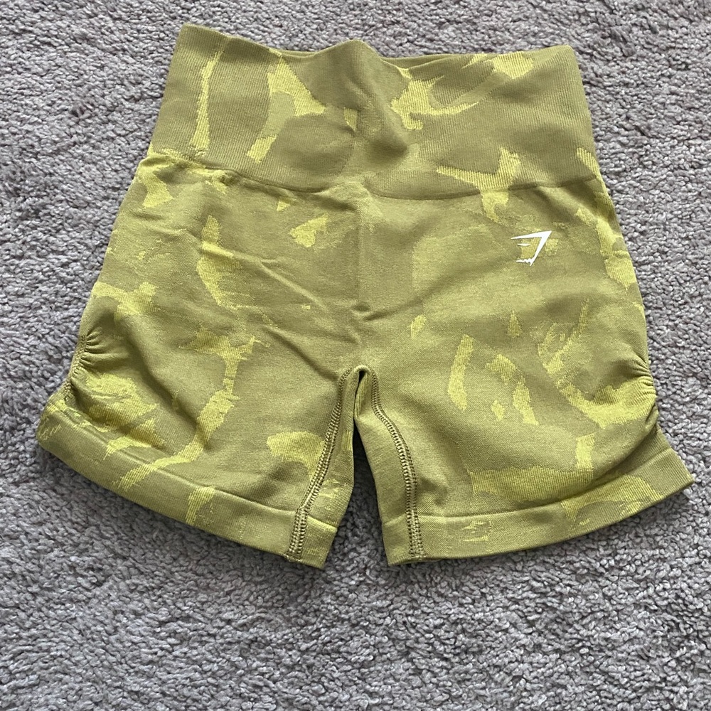 ADAPT CAMO SEAMLESS SHORTS Griffin Green Color